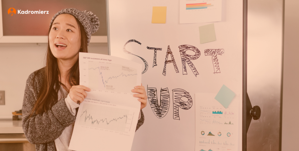 Kobieta prezentuje analizę danych dotyczących start up